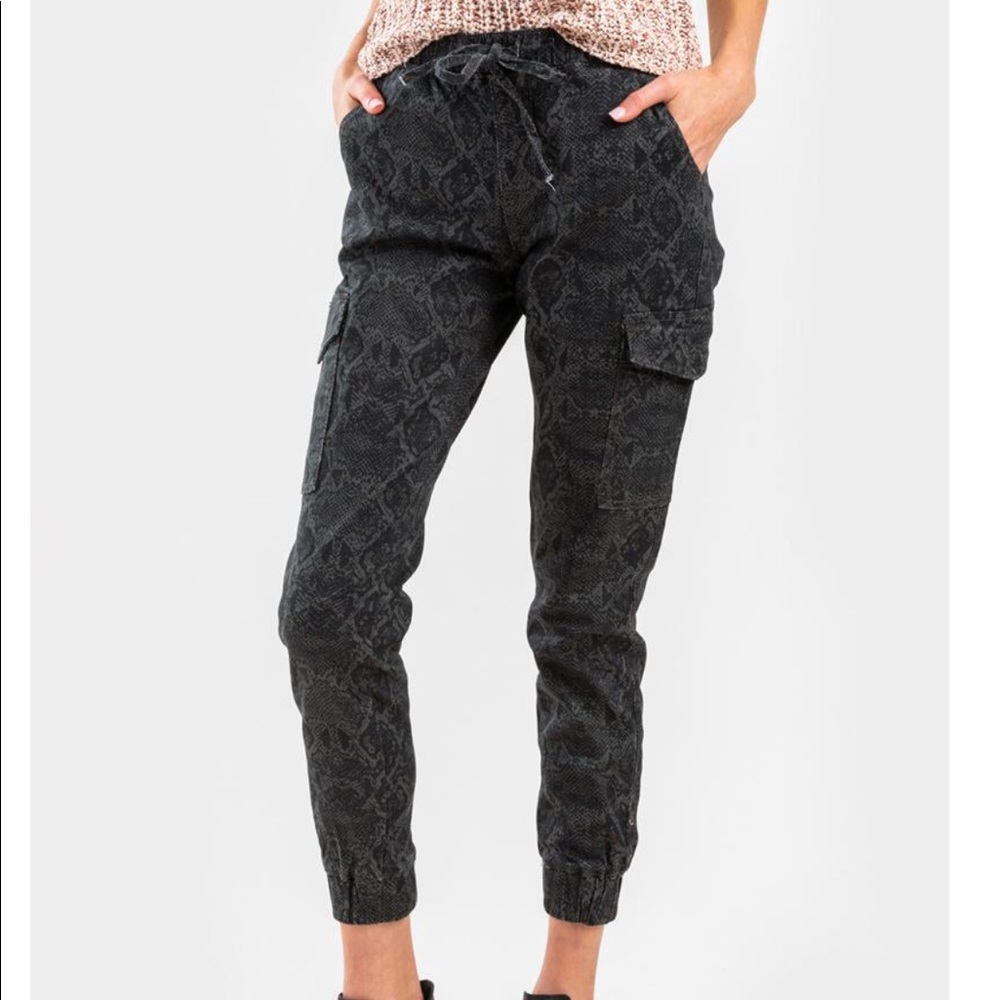 Almost Famous Cargo Jogger in gray. NWT!